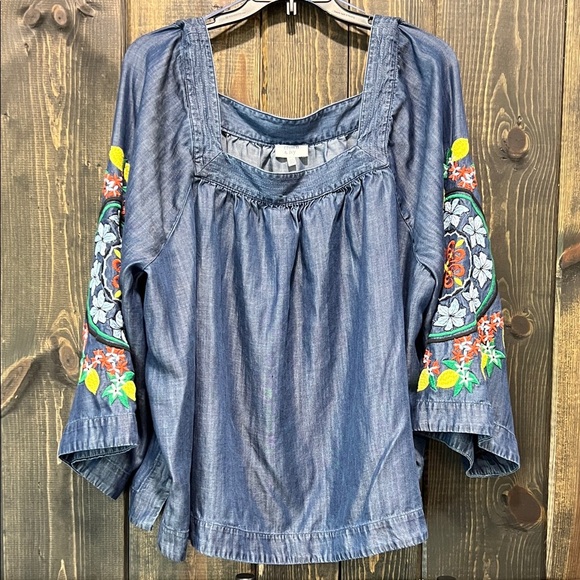 Crown & Ivy Top XXL Chambray Embroidered Bell Sleeves Boho Denim Blue Lemons 3/4 - Picture 1 of 12